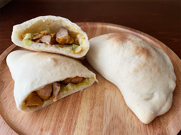 雪の下キャベツとタンドリーチキンのカルツォーネ