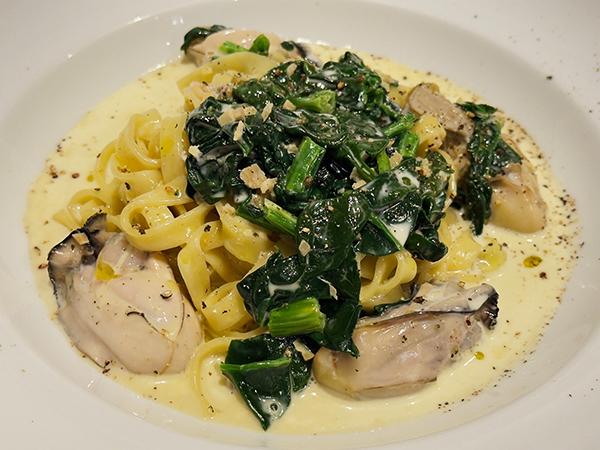 ちぢみほうれん草と牡蠣のクリームパスタ